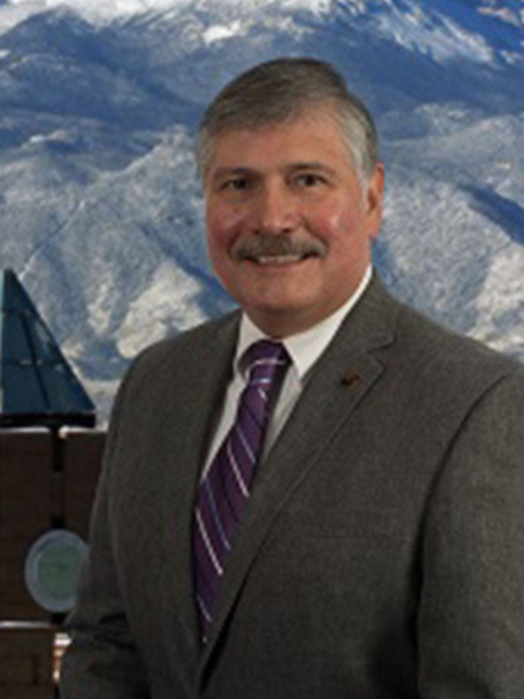 Headshot of Carlos García